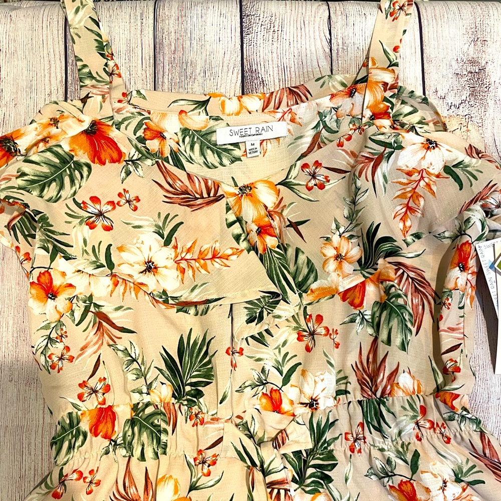 NWT Sweet Rain Floral Top